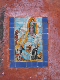 A tile retablo on the wall of a home in San Miguel de Allende